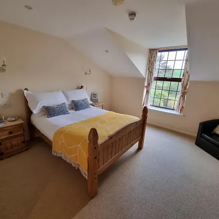 Zucchini Hotel Truro